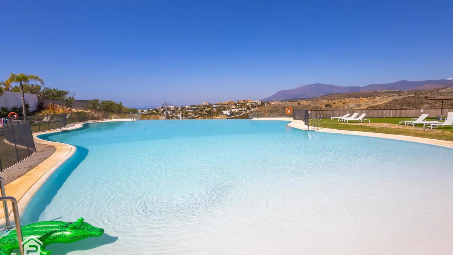 Apartment Paraiso Top - Best Sea-Views, 3 Bedrooms, 7 Pools Estepona