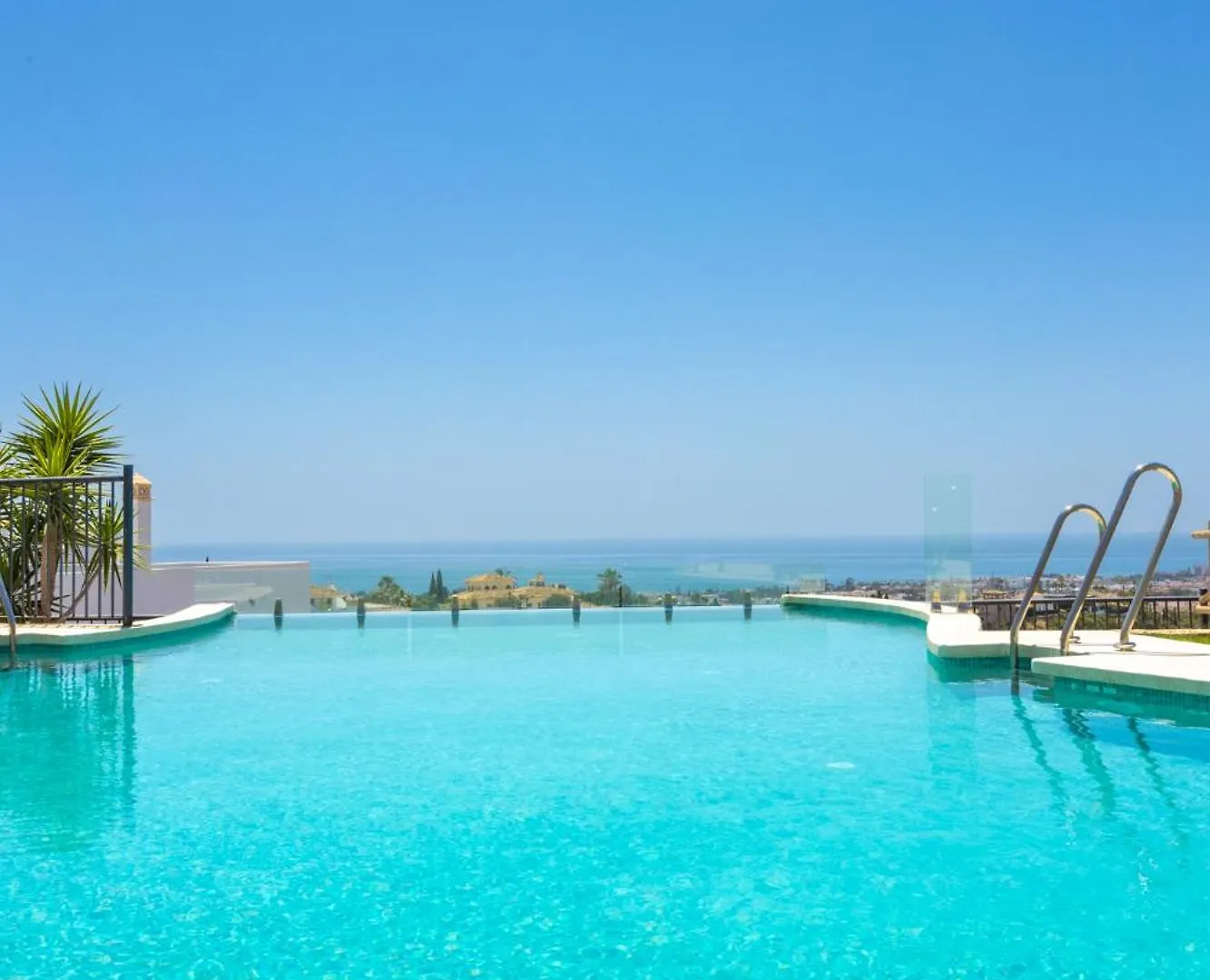 Paraiso Top - Best Sea-Views, 3 Bedrooms, 7 Pools Estepona Apartment